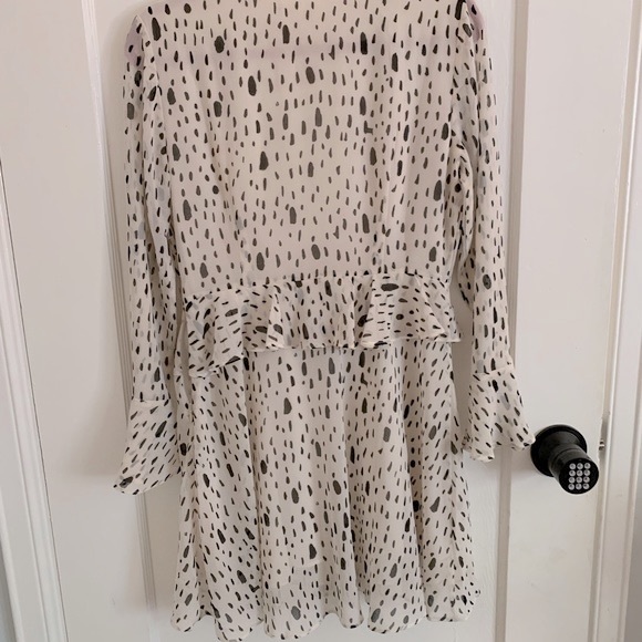 Avec Les Filles Black & White Mini Dress with Long Sleeves - Size Medium - Picture 13 of 14